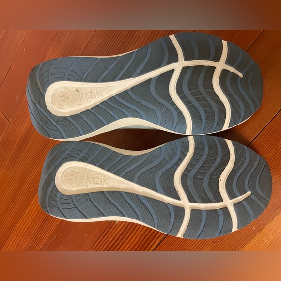 Kizik hands free sneakers. Mint green and pink sneakers. Slide on sneakers. - Picture 6 of 9